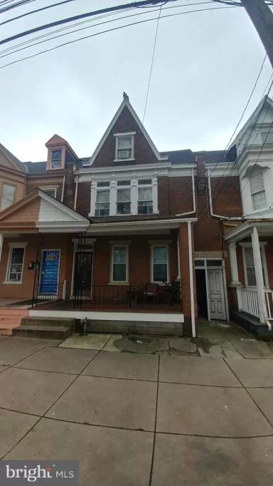 Main picture of 722 E King St