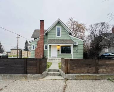 Main picture of 260 W Chestnut St