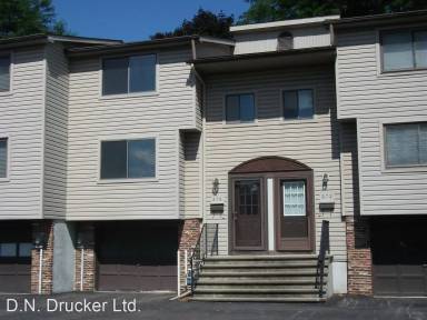 Main picture of 374 Grenadier Dr