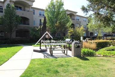 Main picture of 400 Moon Cir