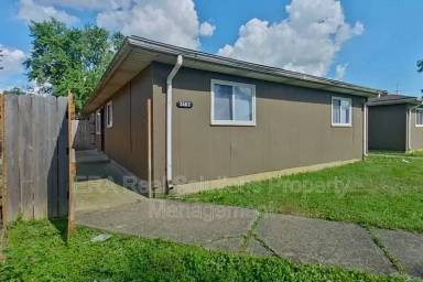 Main picture of 2460 Hiawatha St
