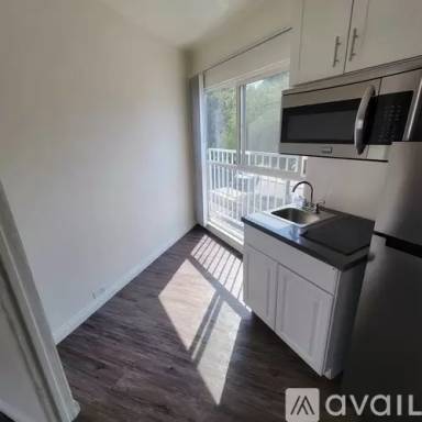 Main picture of 473-491 S Roxbury Dr Apartments