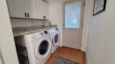 Main picture of 1413 E Jackson St