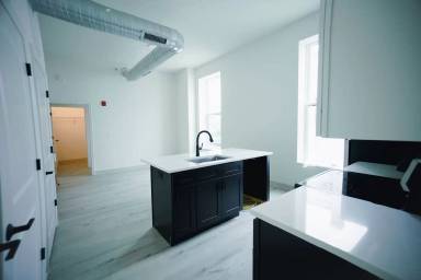 Main picture of 350 N Main St