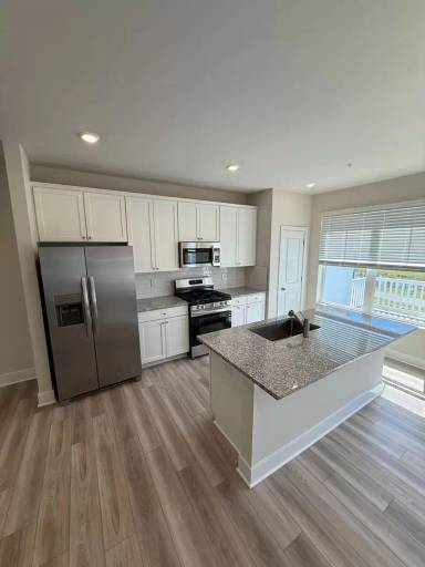 Main picture of 2104 Winterberry Ln