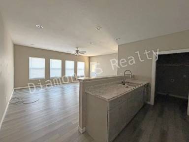Main picture of 2204 Regan Cir