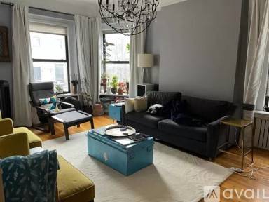 Main picture of 102 W 75th St