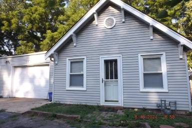 Main picture of 7732 Main St