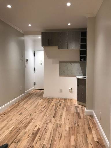 Main picture of 620 E 6th St
