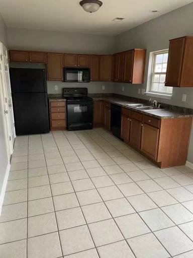 Main picture of 118 Lowell Ct