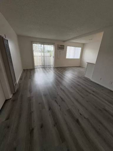 Main picture of 6925 Haskell Ave