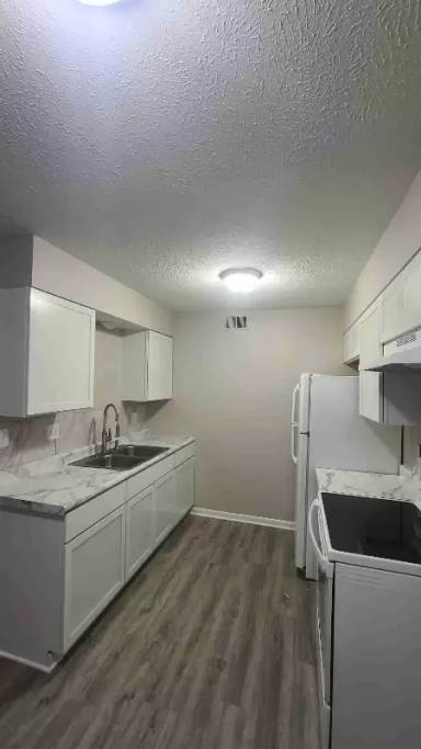 Main picture of 1714 Autumn Dr