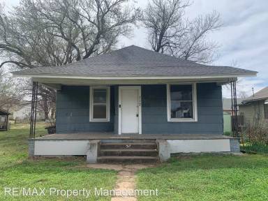 Main picture of 117 W Cedar Ave