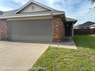 Main picture of 404 Heather St