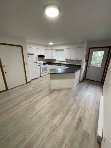Main picture of 629-639 Brooks Pl
