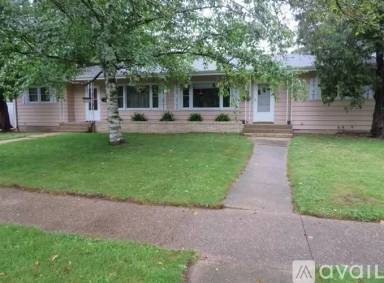 Main picture of 1821 Liberty Ln