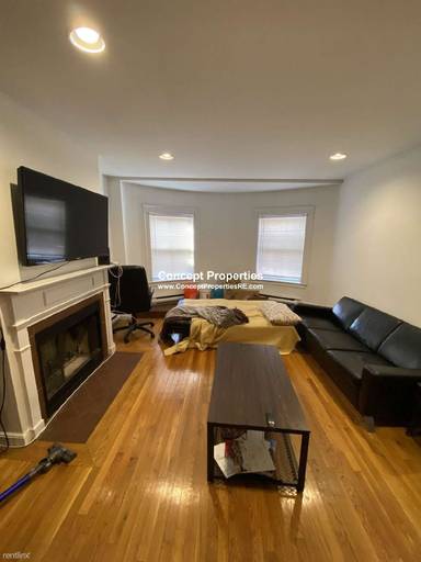 Main picture of 1750 Washington St