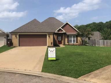 Main picture of 110 Woodcliff Cv