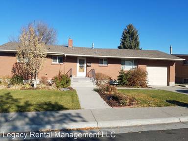 Main picture of 401 Maple Dr