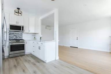 Main picture of 724 N Edinburgh Ave