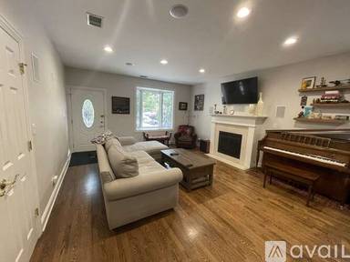 Main picture of 1456 W Wolfram St