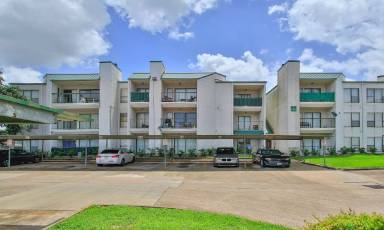 Main picture of 2822 S Bartell Dr