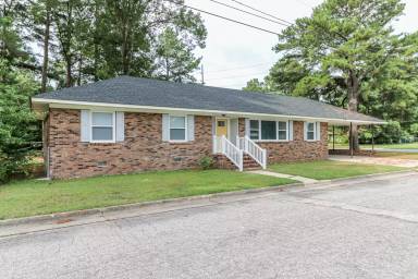 Main picture of 521 N Fairview Rd
