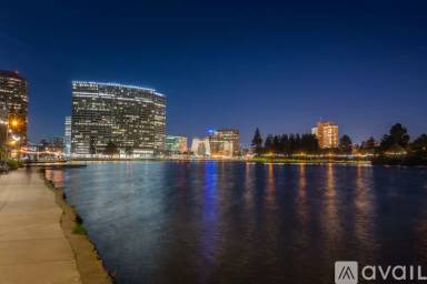 Main picture of Essex On Lake Merritt