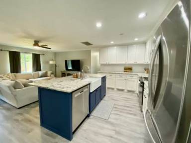 Main picture of 631 Pepperdine Ave