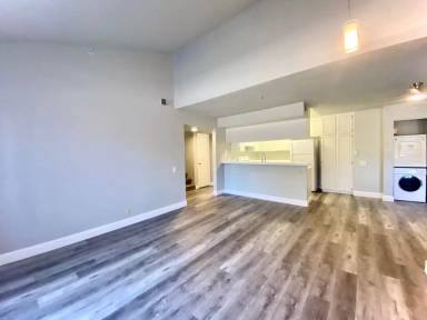 Main picture of 235 E Warren Cmn
