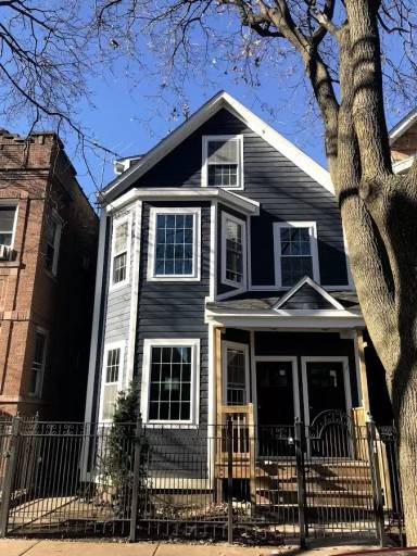 Main picture of 2834 N Ridgeway Ave