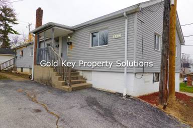 Main picture of 111 E Madison St