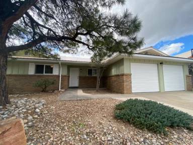 Main picture of 12517 Apache Ct NE