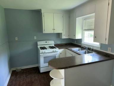 Main picture of 2719 Old Country Club Rd
