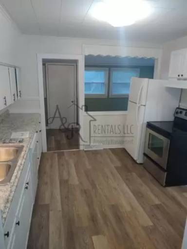 Main picture of 209 W Forest St