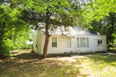 Main picture of 1921 E 23rd St N