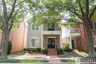 Main picture of 529 Monteigne Blvd