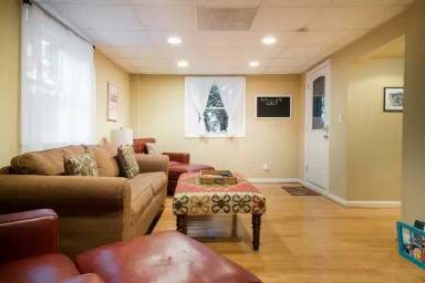 Main picture of 576 Wimbledon Rd NE