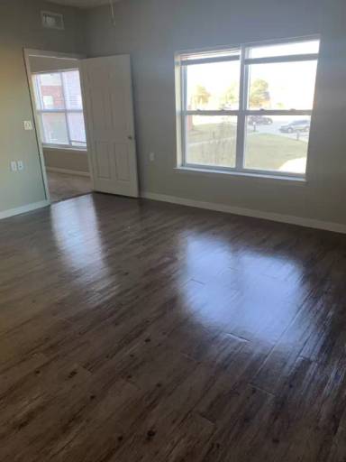 Main picture of 3020 E 6th Ave