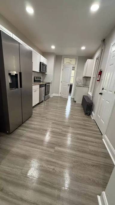 Main picture of 451 South St