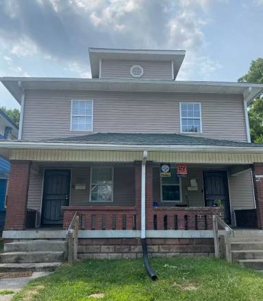 Main picture of 1102 N Oakland Ave