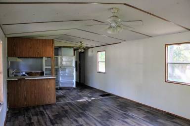 Main picture of 28 Thrasher Ln E