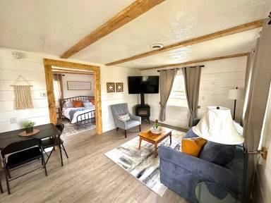 Main picture of 8454 Perry Hwy