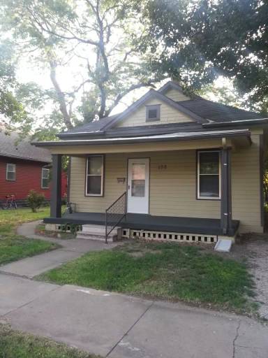 Main picture of 128 S Kansas Ave