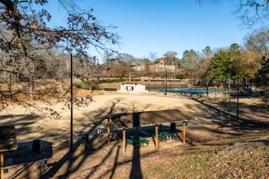 Main picture of 1861 Lyle Ave