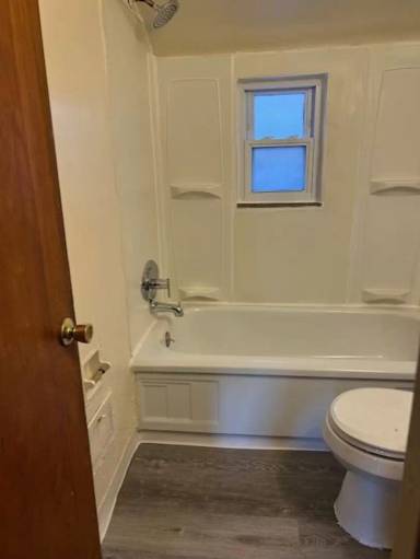 Main picture of 1409 Woodlawn Ave