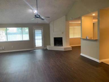 Main picture of 2621 Carrington Ln