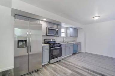 Main picture of 13 Dwight St