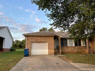 Main picture of 1010B Northwood Dr