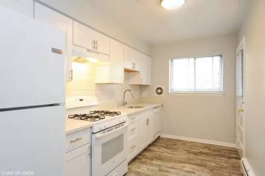 Main picture of 943 Waukegan Rd